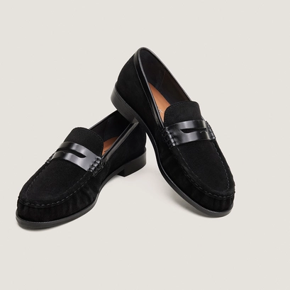 Round-toe loafers black