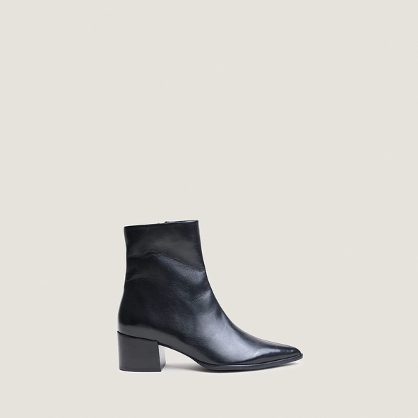 Heeled square-toe pointed ankle boots in black leather | PALE