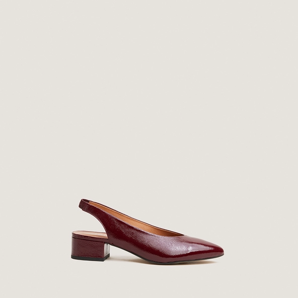 Ballet flats with open backs in burgundy pleated patent leather | VINCE