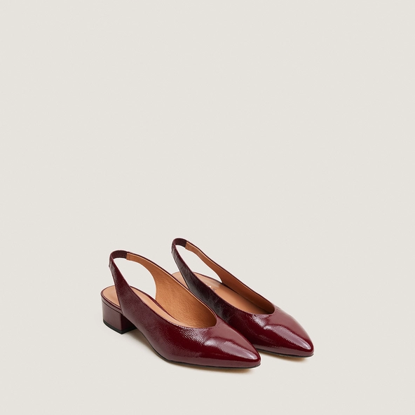 Ballet flats with open backs in burgundy pleated patent leather | VINCE