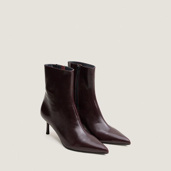 Pointed-toe ankle boots in burgundy leather | DIEM