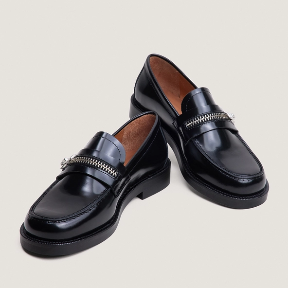 Zip loafers in black glazed leather | DOLIP