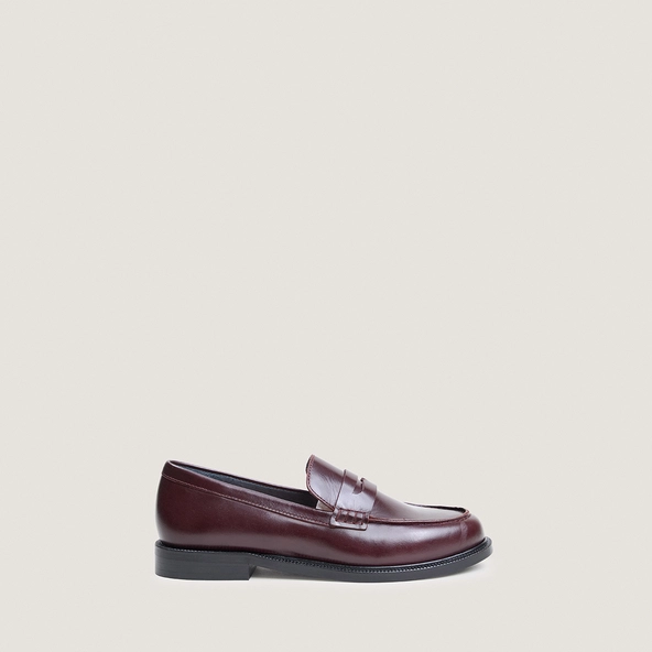 Round-toe loafers in burgundy leather | DRACULA