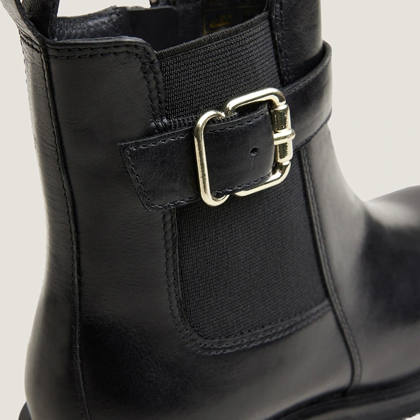 Low boots with buckles and lug soles in black leather | AGILE