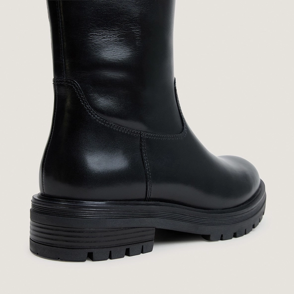 Boots with lug soles in black leather | AGILUS