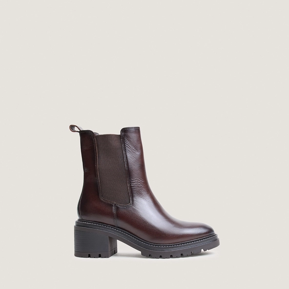 Ankle boots with lug soles in reddish-brow leather | ASTROS