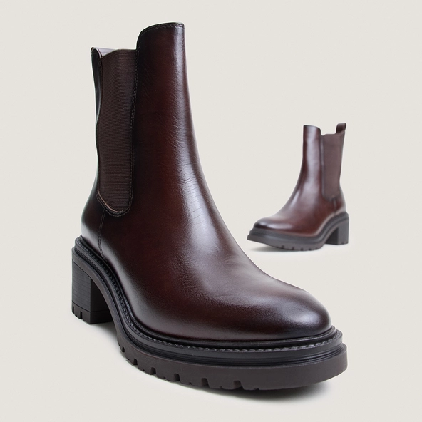 Ankle boots with lug soles in reddish-brow leather | ASTROS