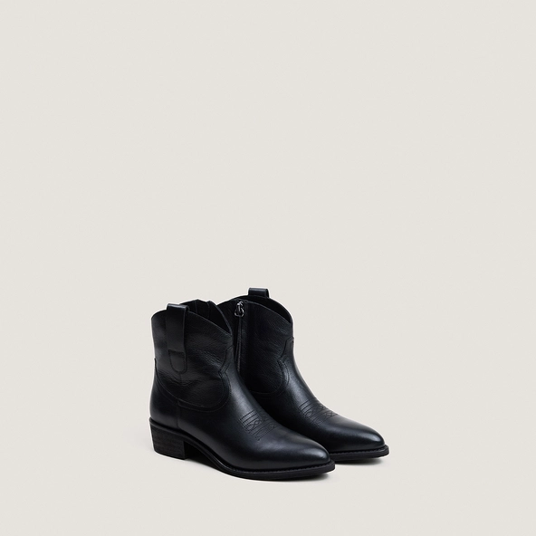 Ankle boots with low heels in black grained leather | TALY