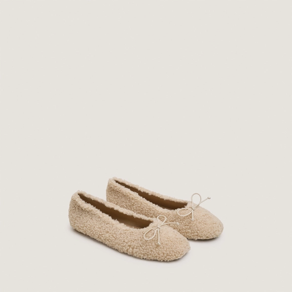 Slippers in beige fluffy | JANUARY