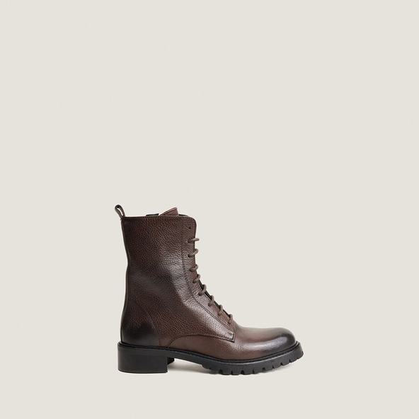 Lace-up low boots in brown grained leather | ROMAIN