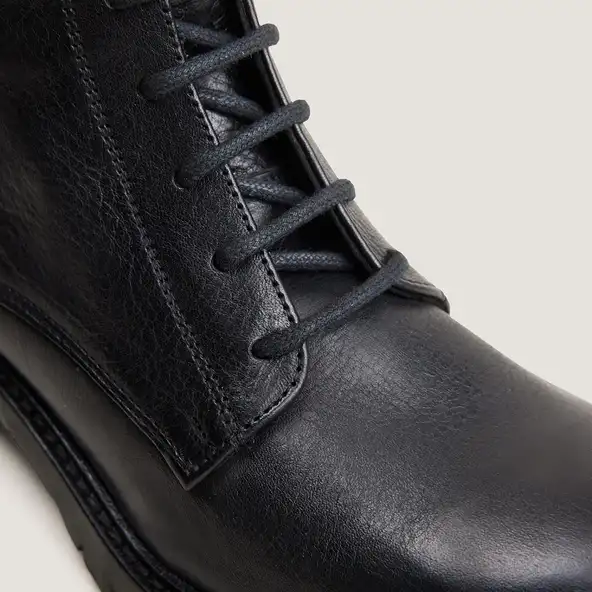 Lace-up low boots in black grained leather | ROMAIN