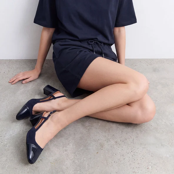 Heeled slingbacks in navy blue shiny leather and navy blue velvet | DHAPOP