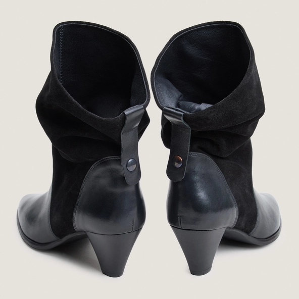 Pointed-toe ankle boots in black leather and black split leather | PAMPA