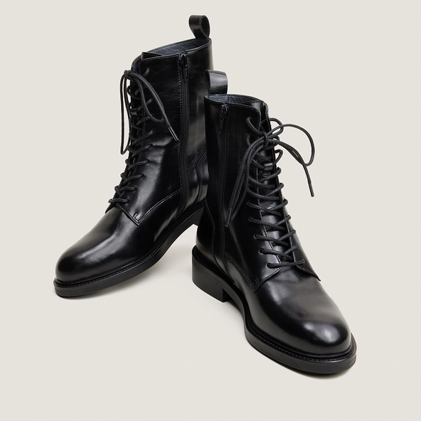Lace-Up Boots in black leather | DESTON