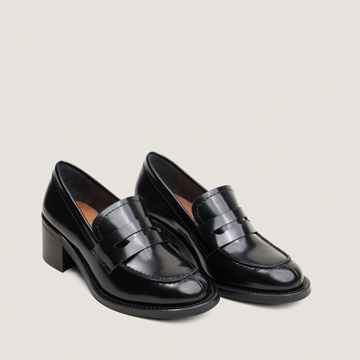 Heeled loafers in black glazed leather | DOLLEGE