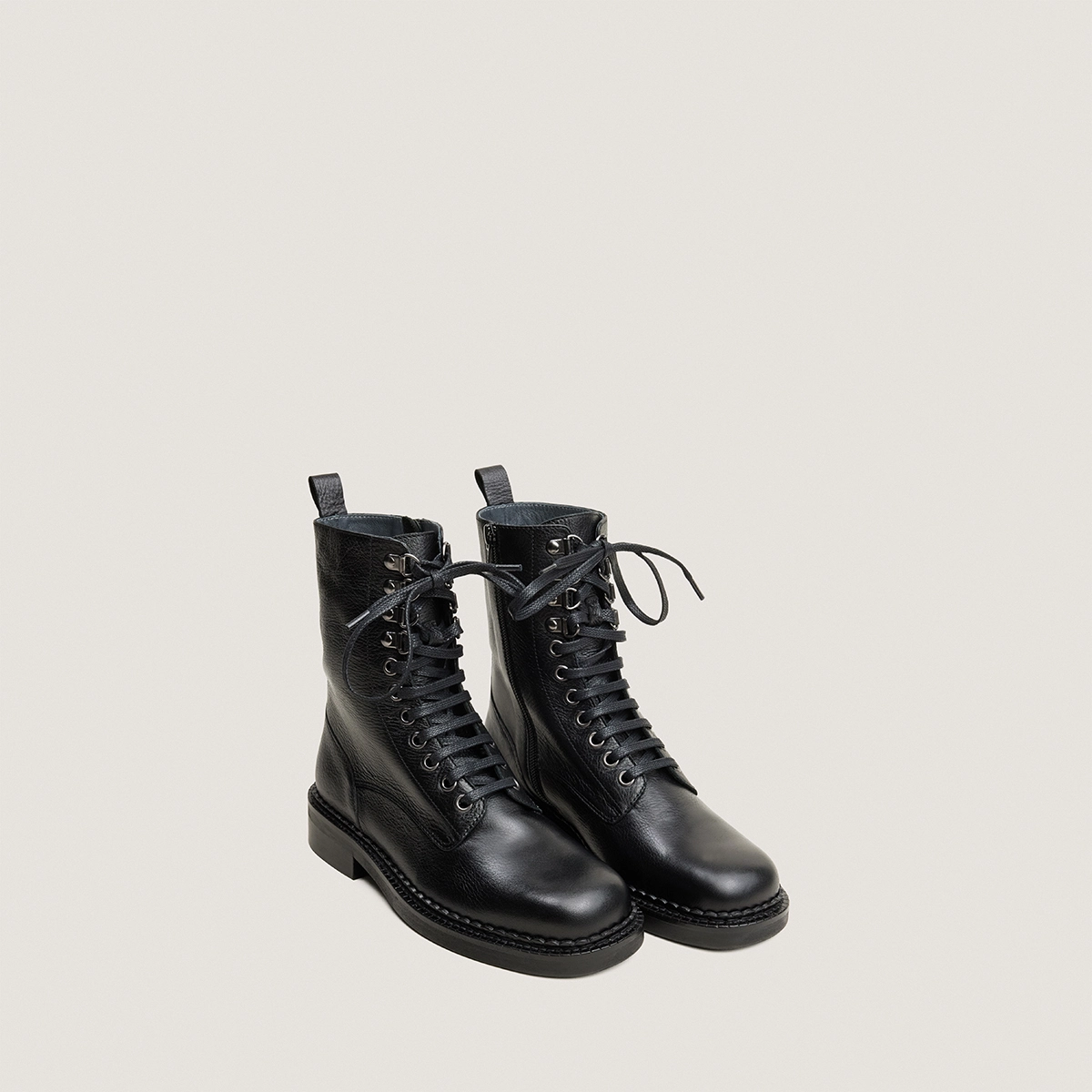 Lace-up heeled ankle boots in black grained leather | DOLL