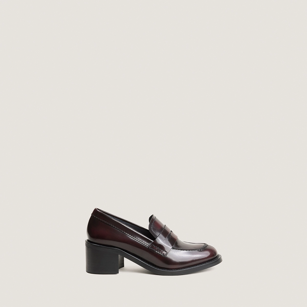 Heeled loafers in glossy burgundy leather | DOLLEGE