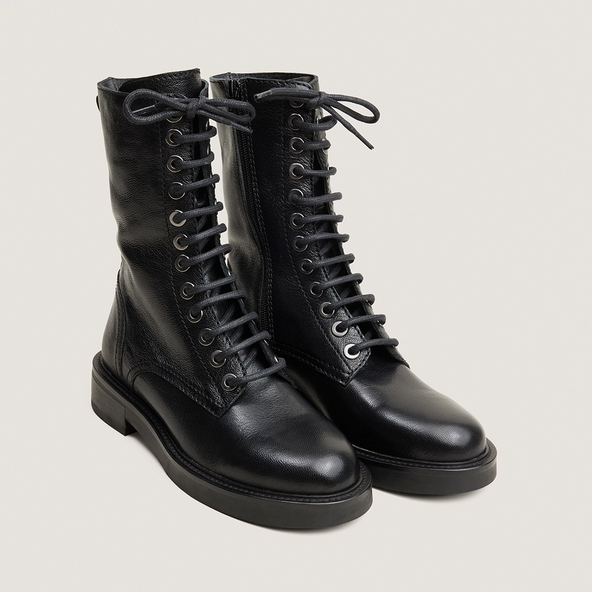 Heeled boots in black grained leather | APHELIE