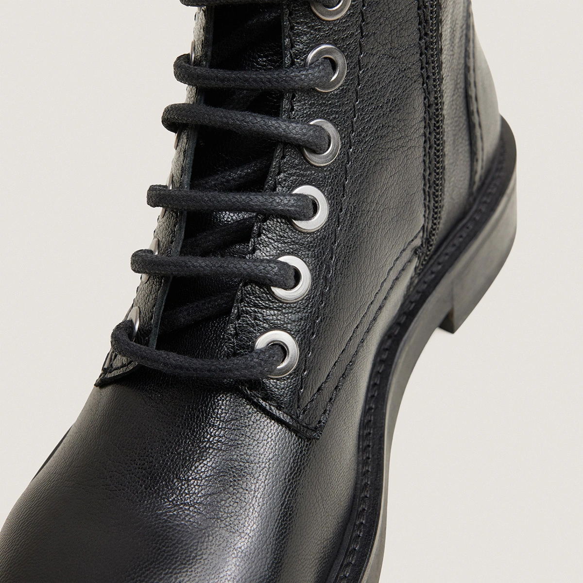 Heeled boots in black grained leather | APHELIE