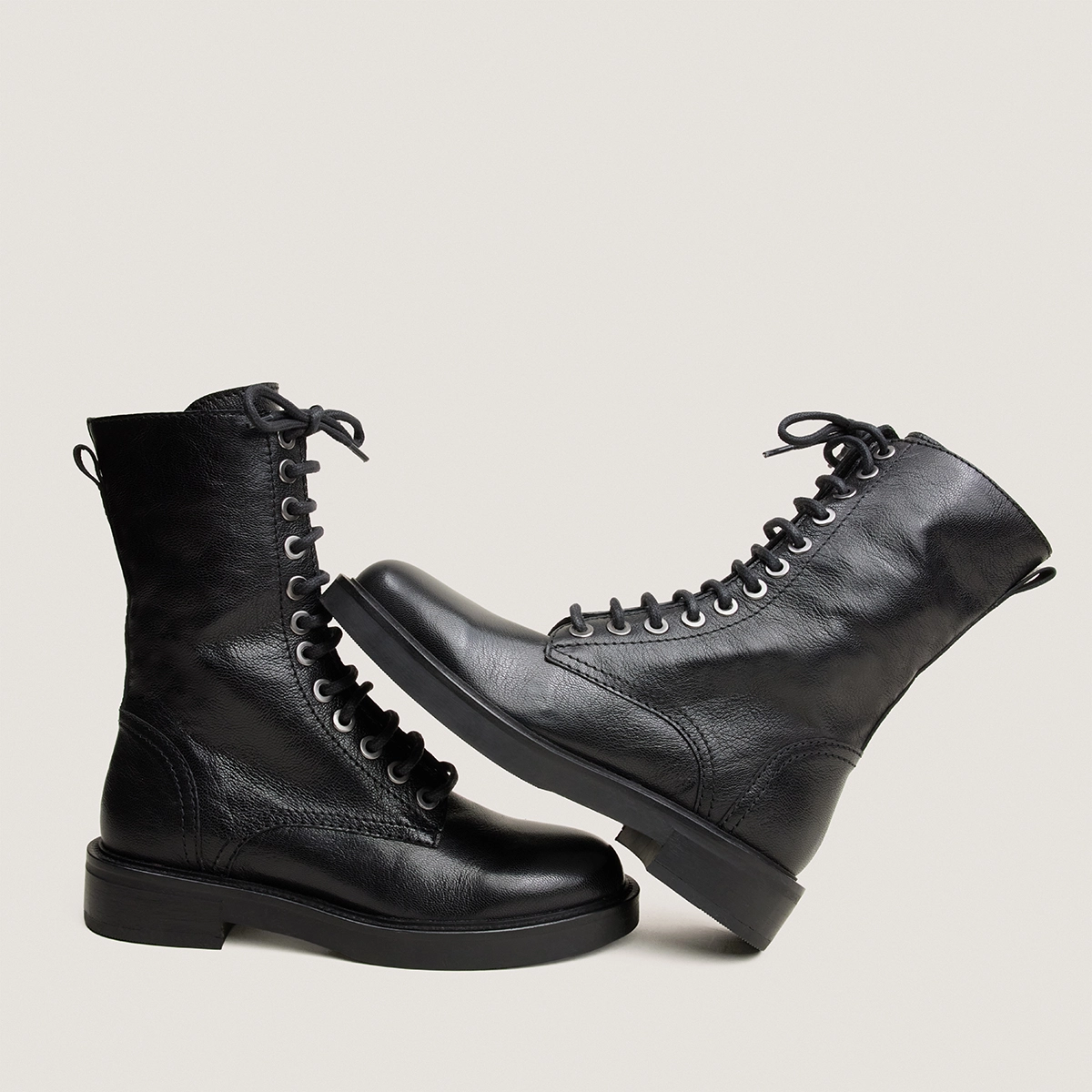 Heeled boots in black grained leather | APHELIE