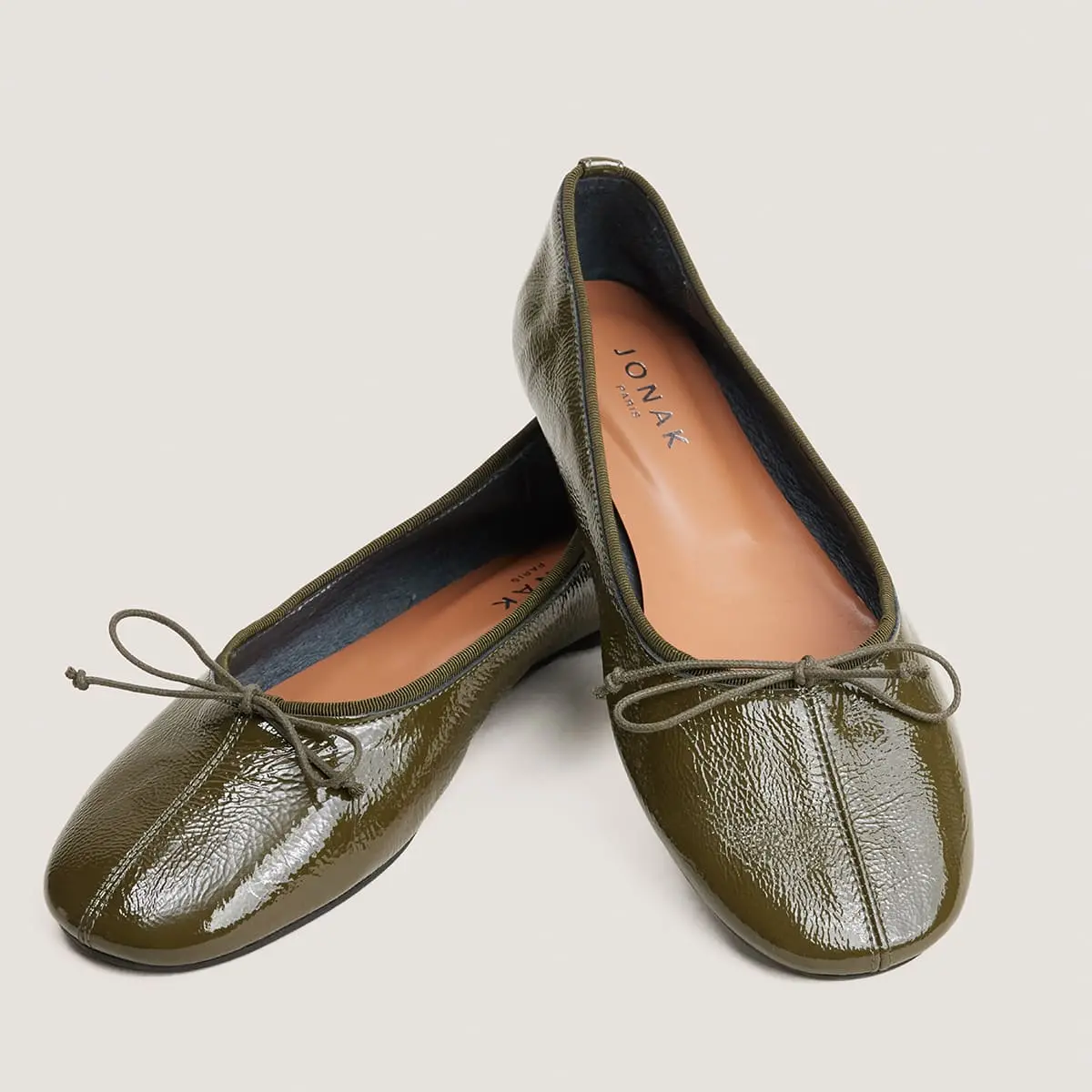 Round-toe ballet flats with delicate laces in khaki pleated patent leather | DALLETTE