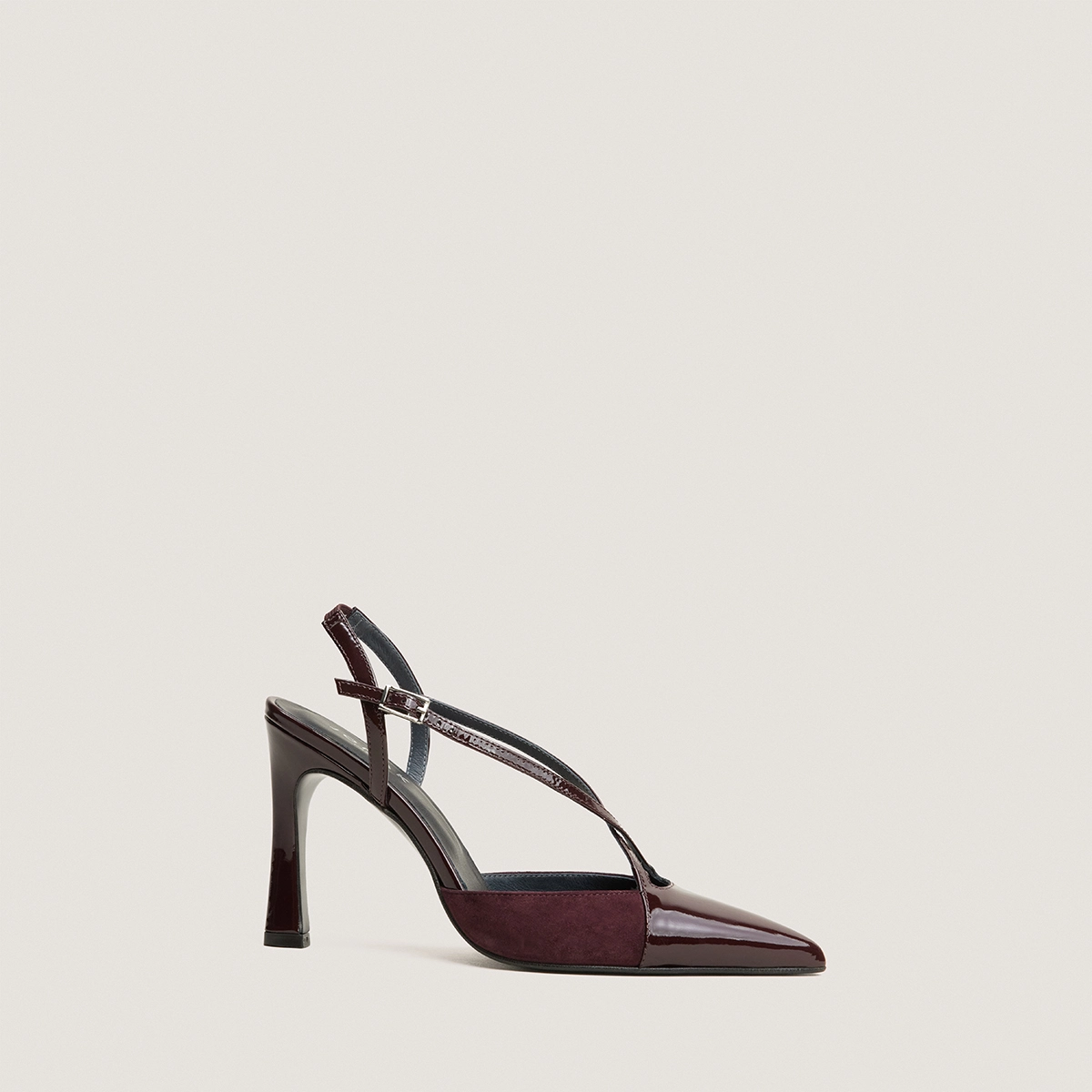 Pointed-Toe Heeled Pumps in bordeaux patent and bordeaux suede | DAUTOMNE