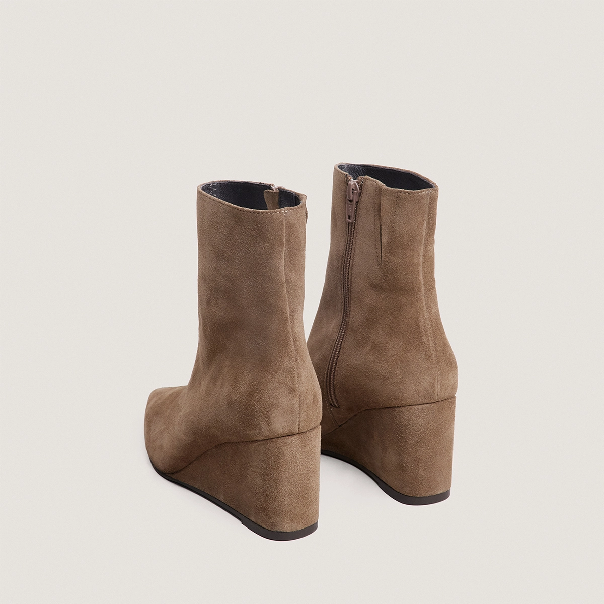 Pointed-toe ankle boots in taupe split leather | DELIANE