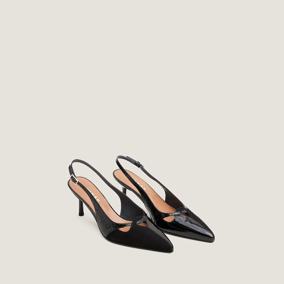 Heeled pumps in black patent leather and black suede | DIGE