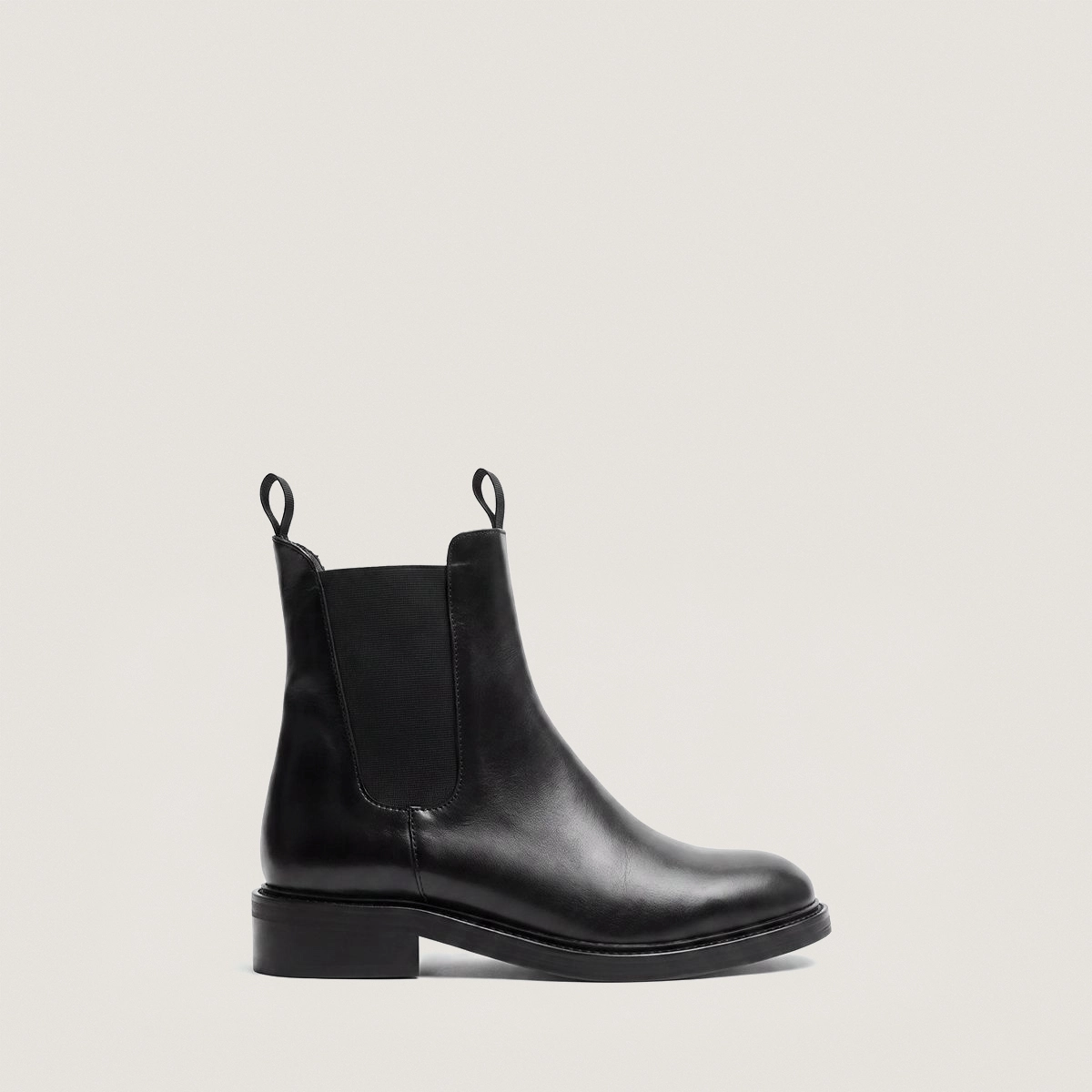 Round-toe boots in black leather | DOOTS