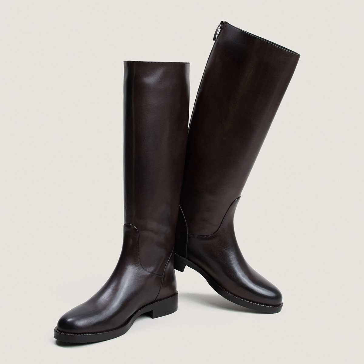 Round-Toe Boots in dark brown leather | FLEUR