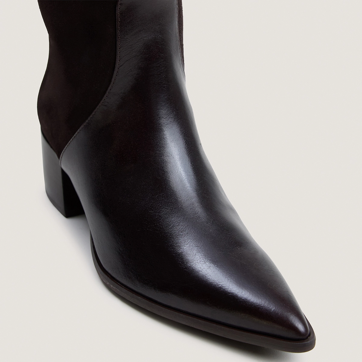 Heeled Pointed-Toe Boots in dark brown leather and dark brown split leather | PRIME