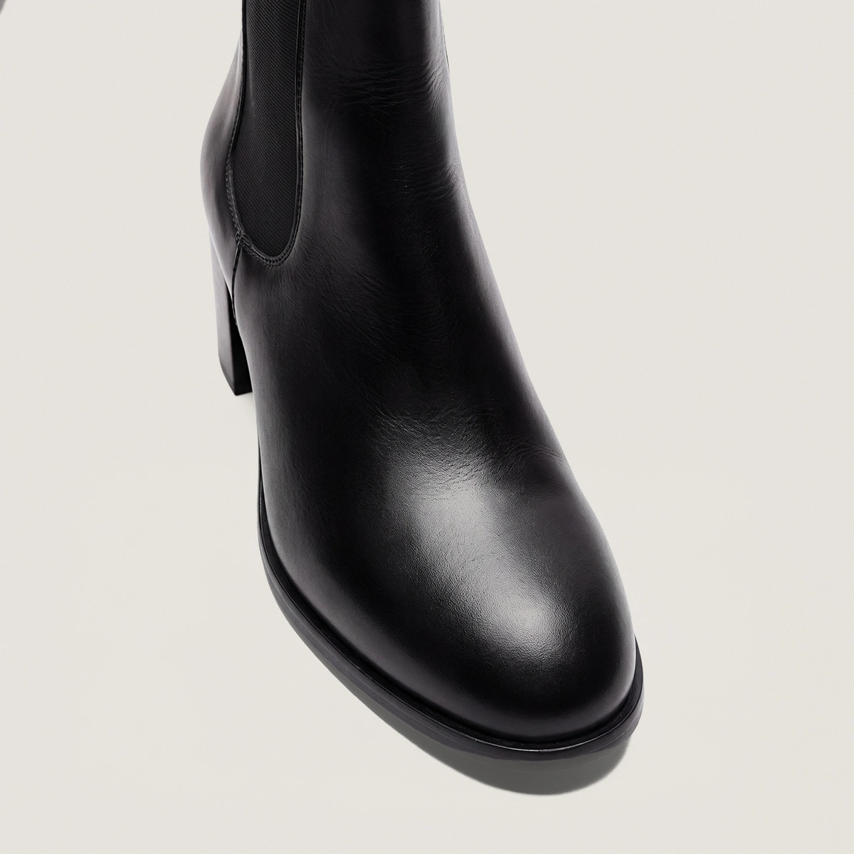 Lowboots with round toes in black leather | DIBRE
