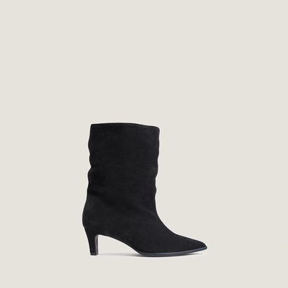 Heeled ankle boots with pointed toes black