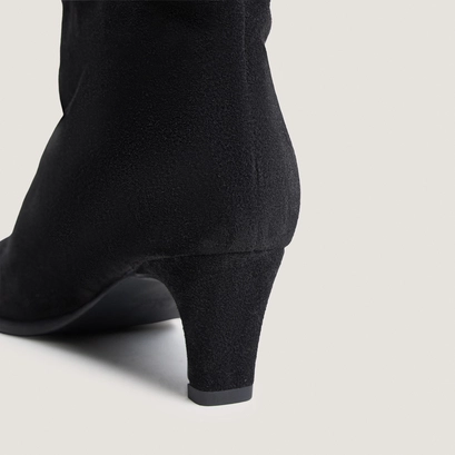 Heeled ankle boots with pointed toes black