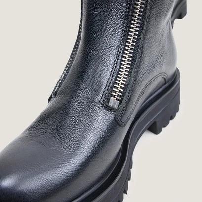 Boots with lug soles and zip black