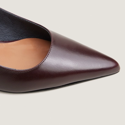 Pointed-toe slingbacks burgundy