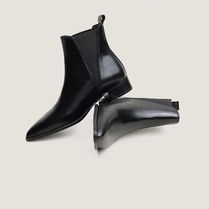 Chelsea boots with heels and pointed toes black