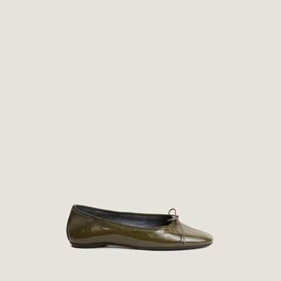 Round-toe ballet flats with delicate laces khaki