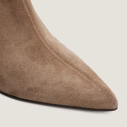 Pointed-toe ankle boots taupe