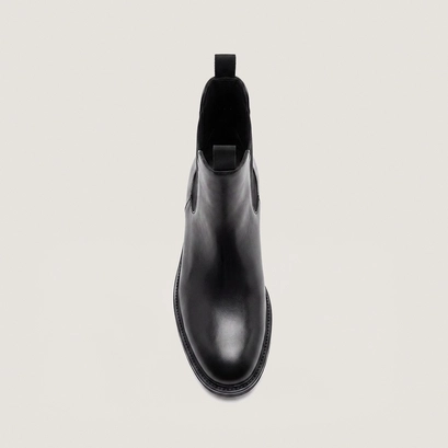 Round-toe boots black