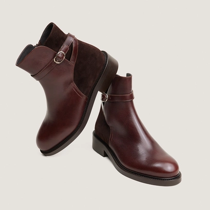 Round-toe ankle boots brown