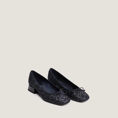 Round-Toe Ballet Flats black