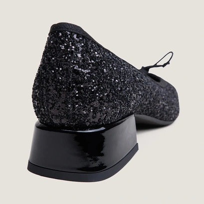 Round-Toe Ballet Flats black