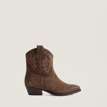 Ankle boots with pointed toes taupe