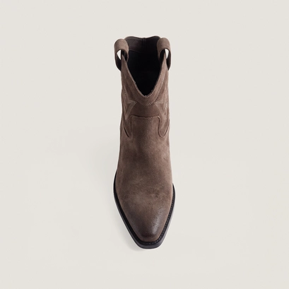Ankle boots with pointed toes taupe