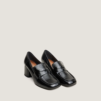 Loafers with square toes black
