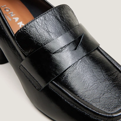 Loafers with square toes black