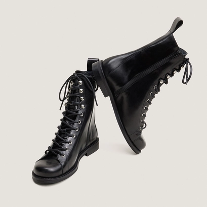 Boots with round toes black