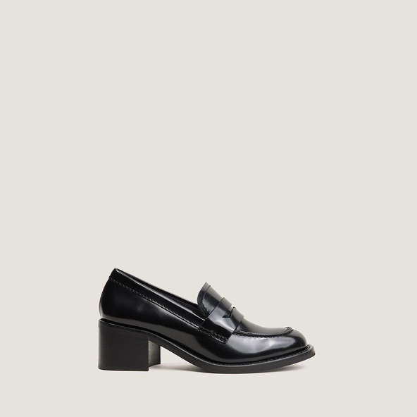 Heeled loafers in black glazed leather | DOLLEGE