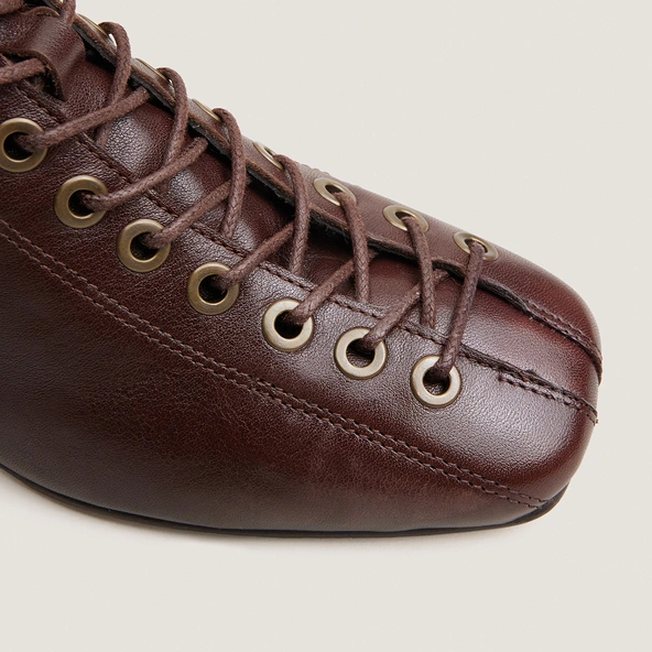 Lace-up heeled ankle boots in brown leather | VAMELINE